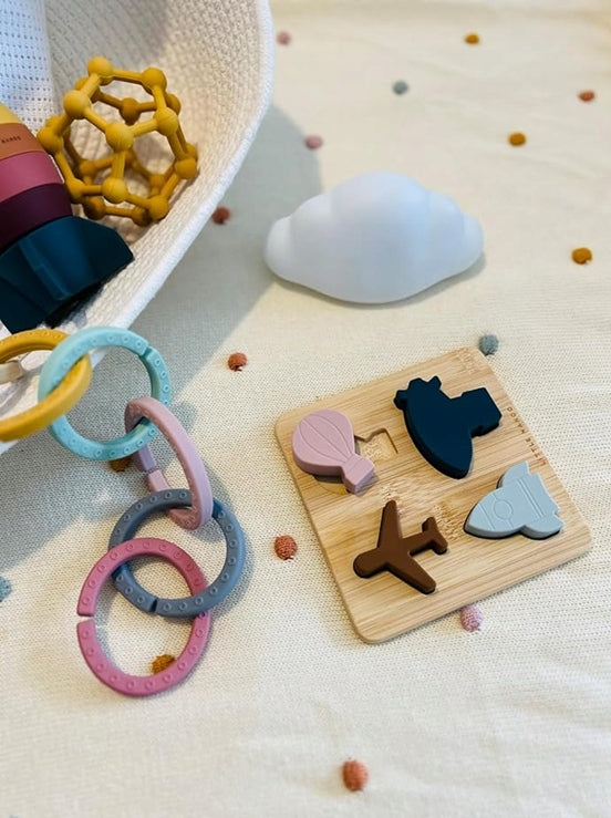 LITTLE NANOO Set aus sensorischen Silikonspielzeugen, 18 Teile, 6m+