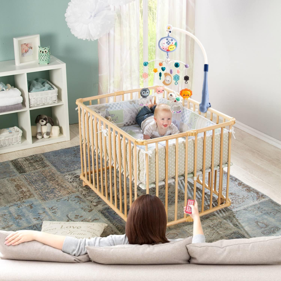 AMY & BENTON Babybett Mobile mit Spieluhr und Projektor + Fernbedienung