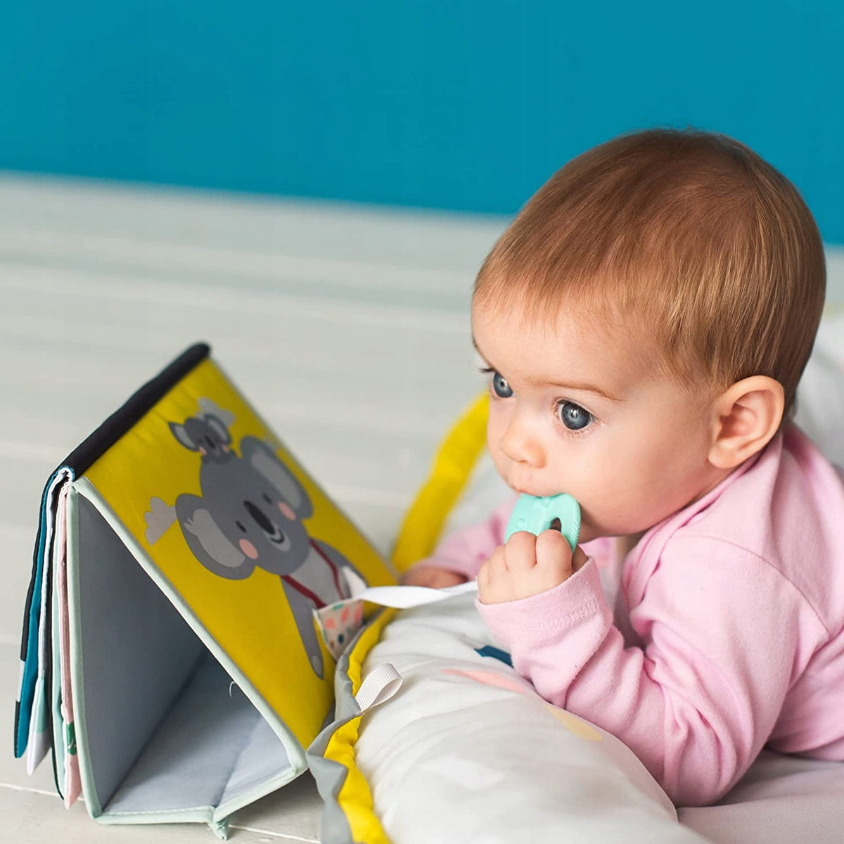 TAF TOYS контрастна сензорна книга МИРЪР