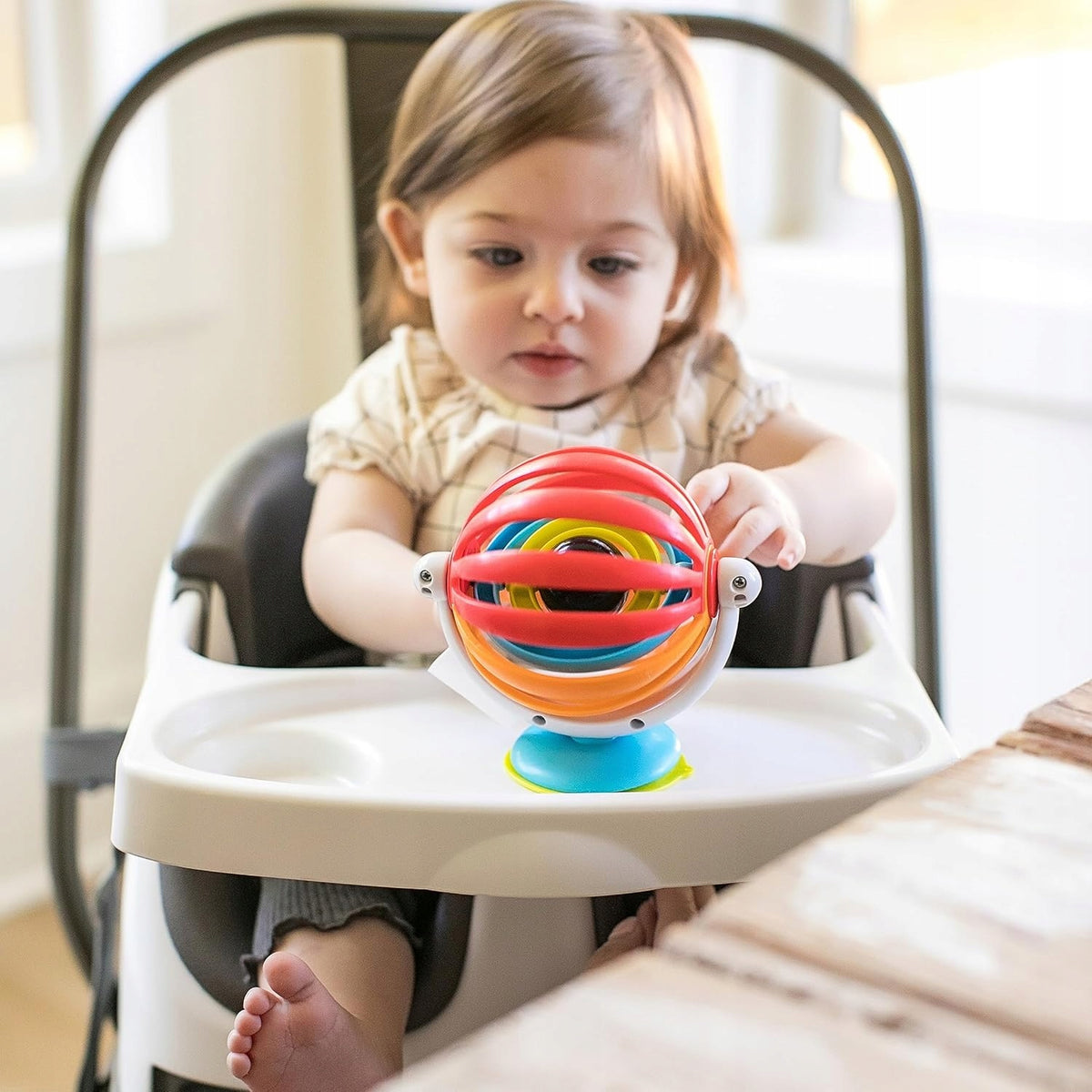 BABY EINSTEIN Sticky Spinner Spielzeug mit Rassel und Saugnapf 3 M+