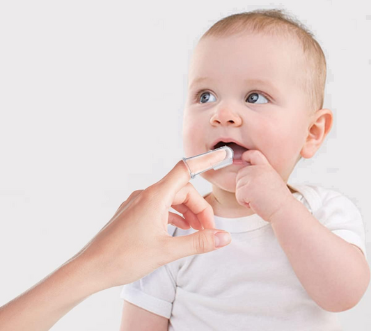 NUBY Silikon-Fingerzahnbürste + Etui – Produktfoto 2