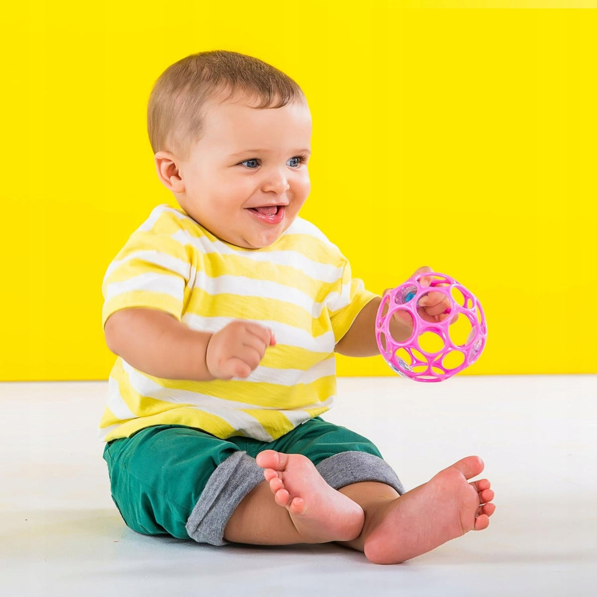 BRIGHT STARTS Oball Rattle Silikon-Greifling und Beißring mit Rassel 10 cm