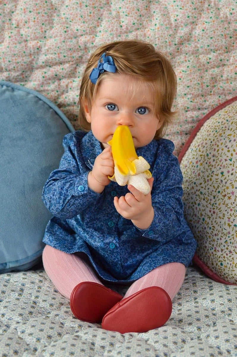 OLI & CAROL weicher Kautschuk-Beißring 11 cm BANANE