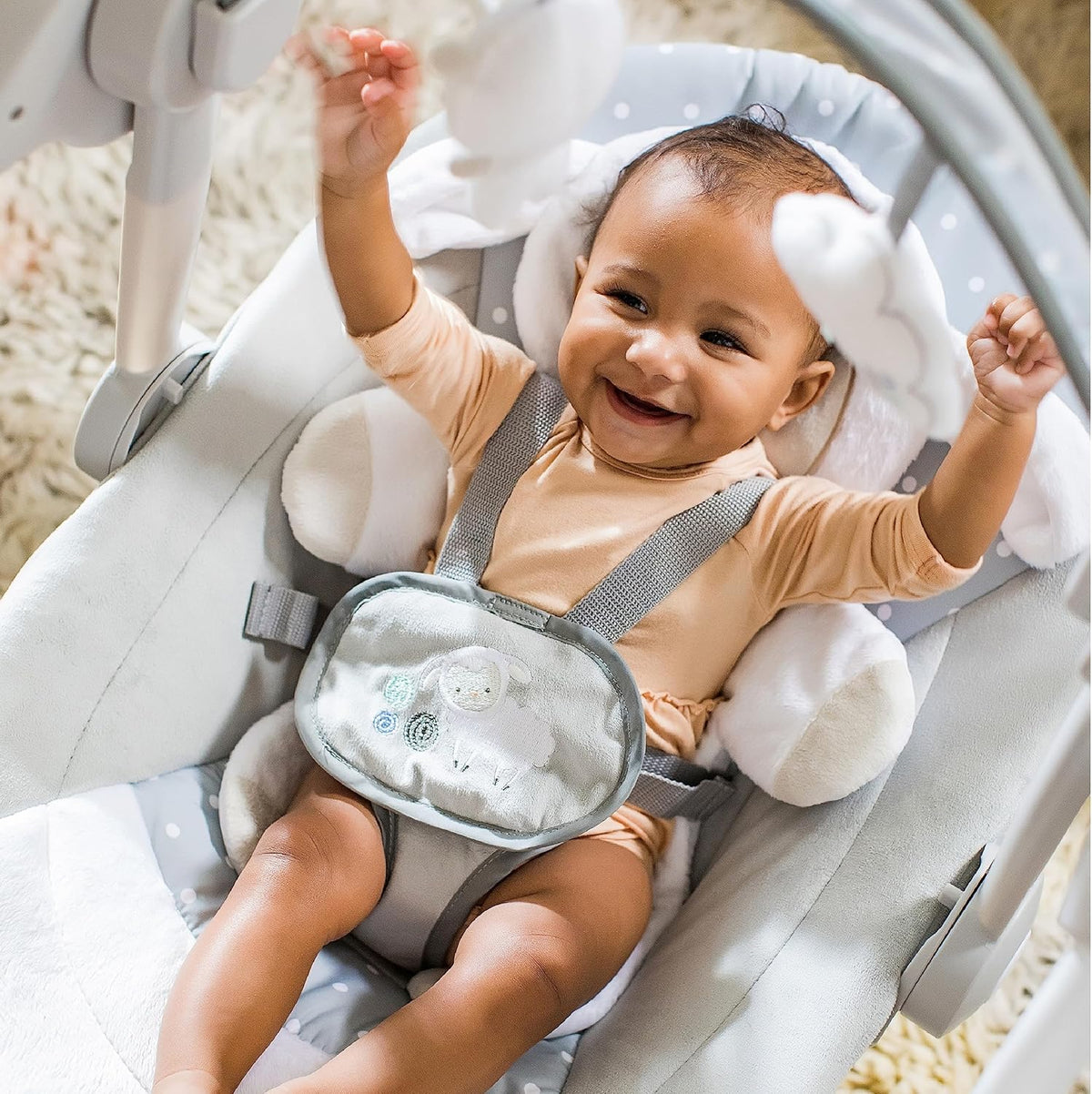 INGENUITY Comfort2GO Wippe TÖNE VIBRATIONEN Cuddle Lamb