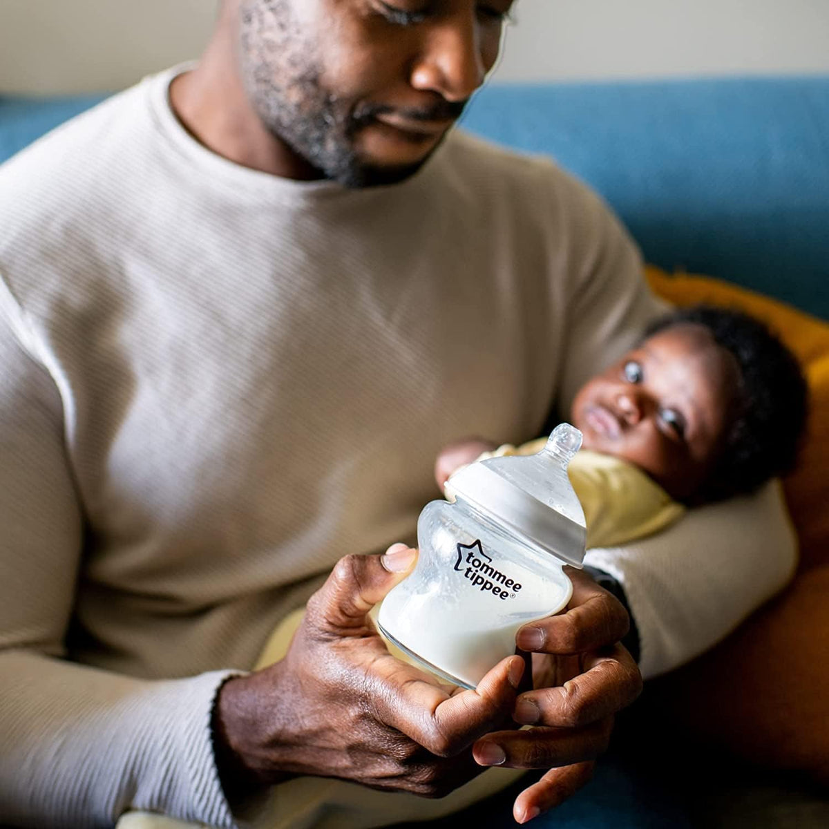 natural breast-shaped design supporting comfortable feeding, soft silicone for user comfort