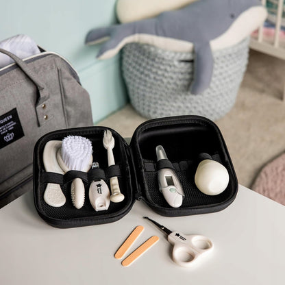 TOMMEE TIPPEE CareProtect zestaw do pielęgnacji dziecka 9 elementów + etui, czarno-biały