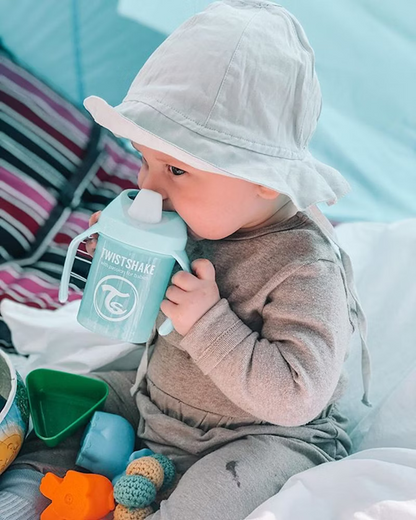 TWISTSHAKE Mini Cup Auslaufsicherer Becher mit Trinkschnabel und Mixer 230 ml 4 Monate+