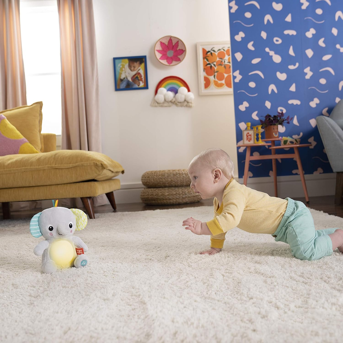 BRIGHT STARTS Huge-a-bye-Baby interaktiver Elefant mit Musik und Lichtern 20 cm