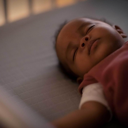 MAXI-COSI Glow intelligens, alkalmazással vezérelhető, kiságy alá helyezhető éjszakai lámpa, 30 cm