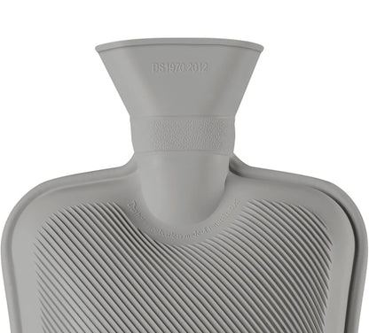 BLUMTAL One Wärmflasche aus Naturkautschuk 1,8 Liter + Fleecebezug 21 x 31 cm