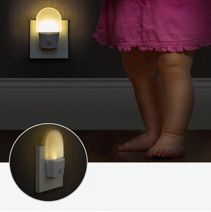 REER NightGuide LED-Nachtlicht für die Steckdose mit Schalter 6 x 9,5 cm