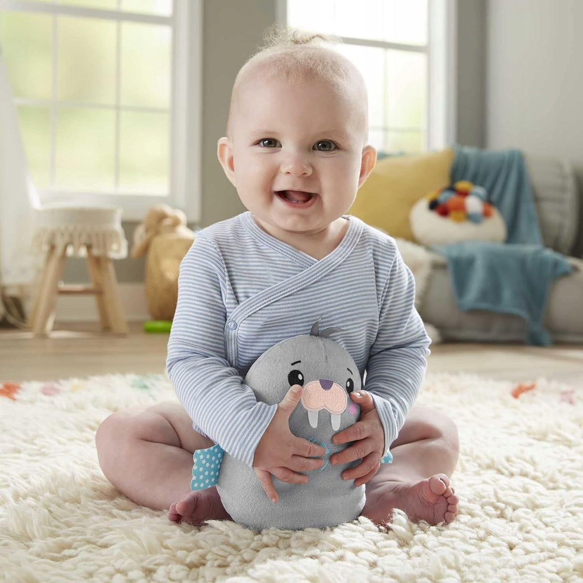 FISHER-PRICE Chill Vibes Kuscheltier mit Melodien und Vibrationen WALROSS 17 cm