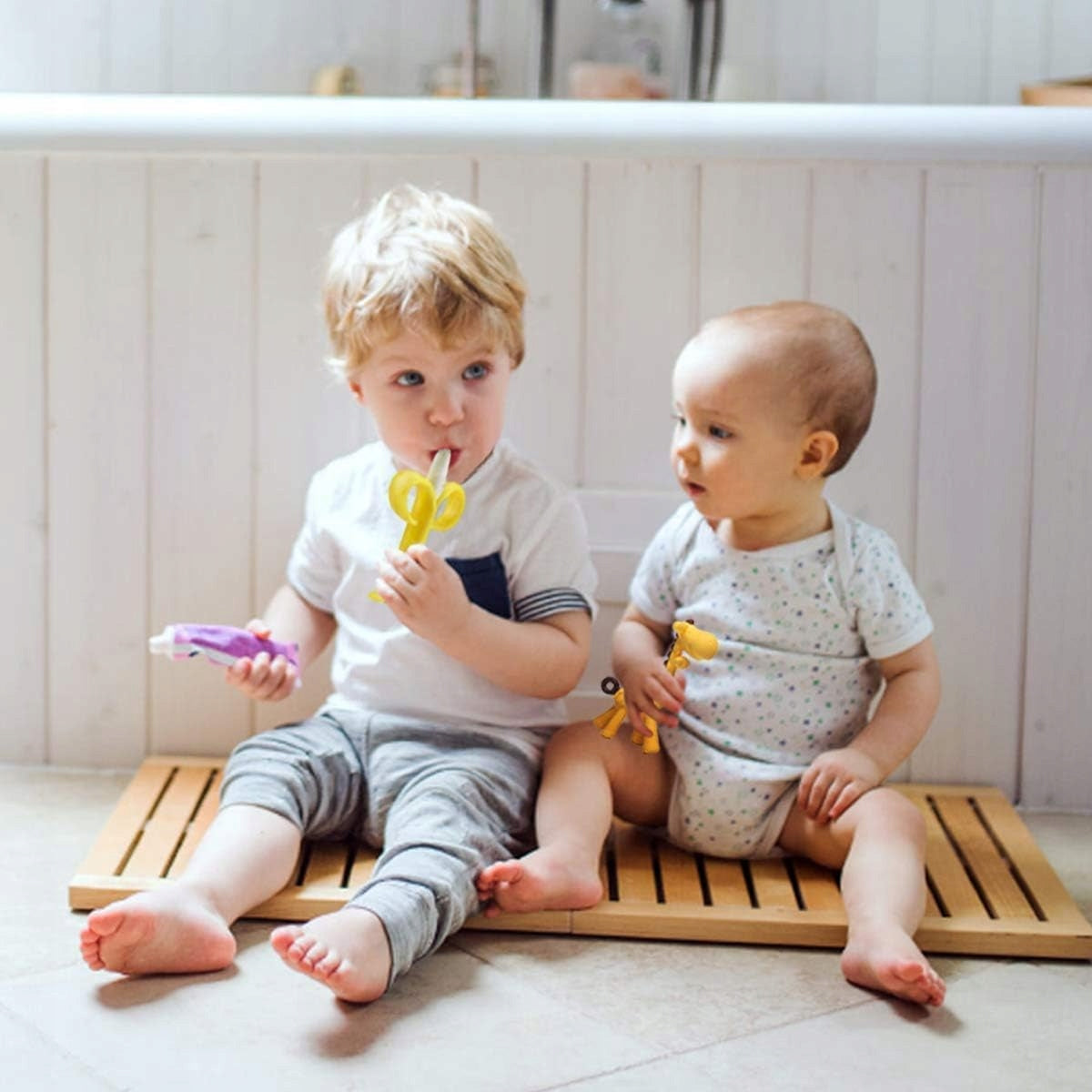 ANGELBLISS gumowe gryzaki chłodzące i masujące 4 sztuki 3 m+ dla niemowląt, BPA free, kolorowe