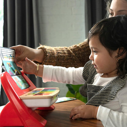 HAPE Cal's First träpiano med touch och noter 6 melodier