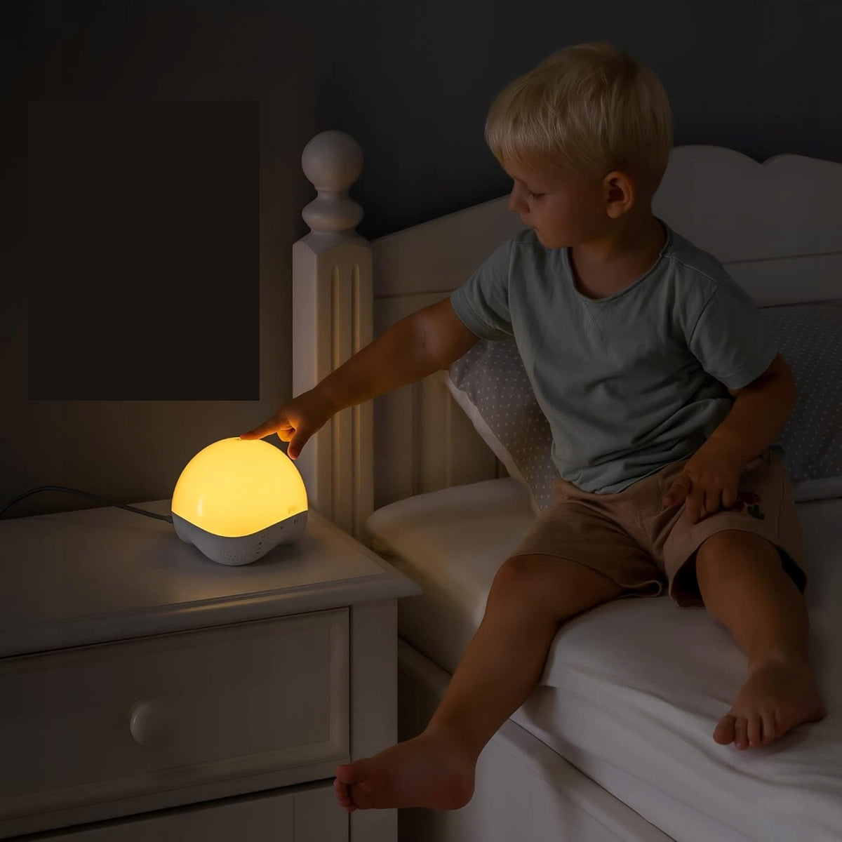 REER intelligentes Nachtlicht mit Geräuschen + Smart Life App