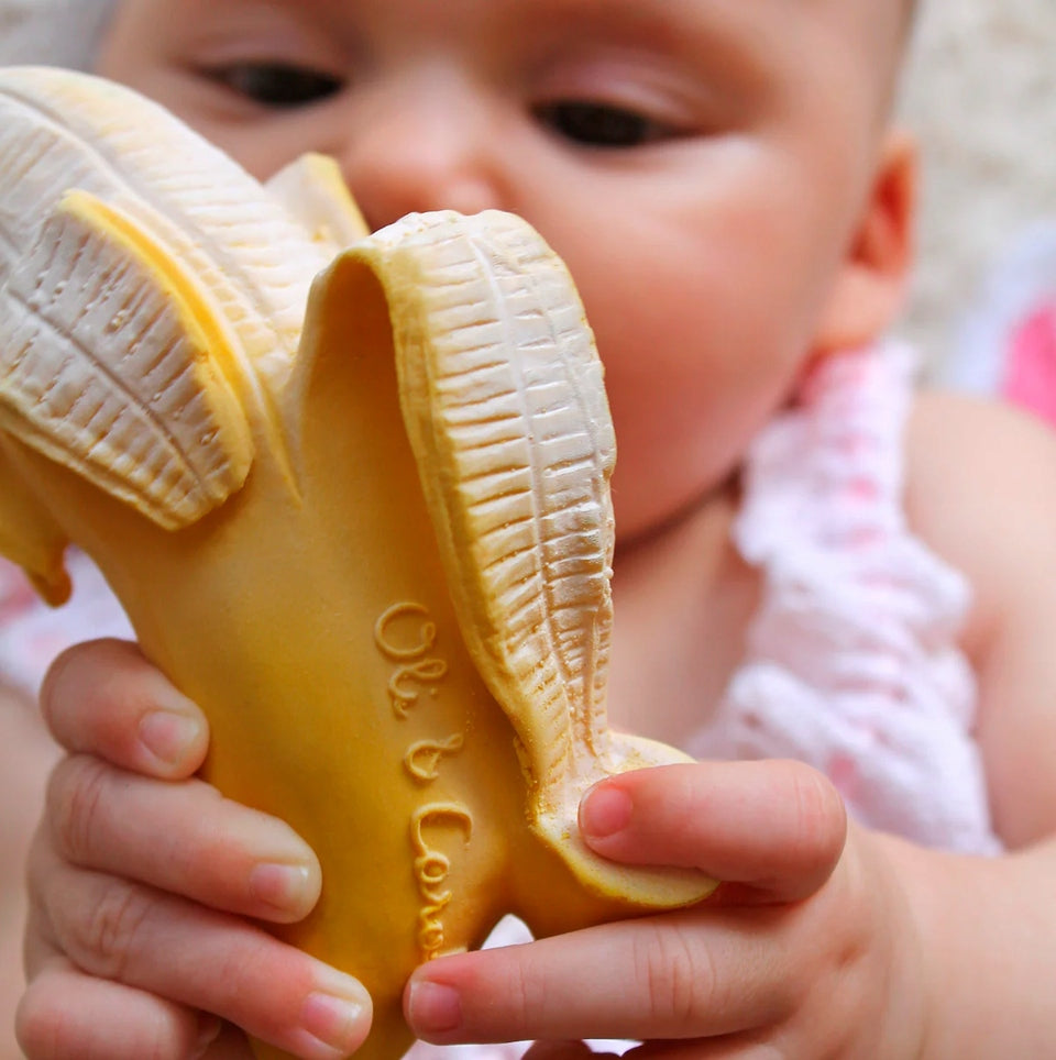 OLI & CAROL weicher Kautschuk-Beißring 11 cm BANANE