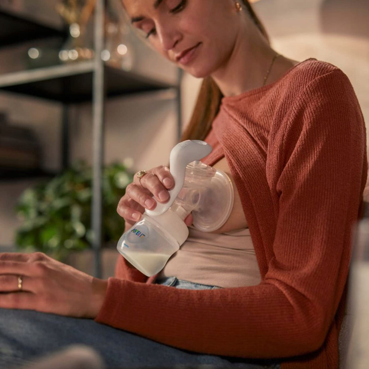 PHILIPS AVENT Natural SCF430/01 laktator ręczny, biały, z butelką Natural 125 ml, wygodny do odciągania pokarmu