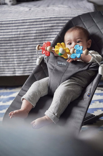 BABYBJORN Flying Friends Holz-Kunststoff-Spielbogen für Babywippe 31 cm