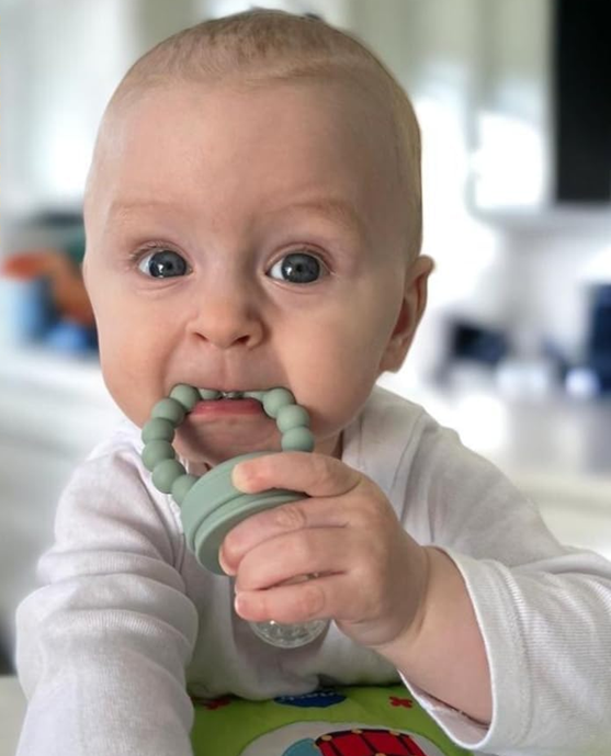 STONNY Obstsauger für Babys 3-24 Monate 2 Stück + 6 Silikonsauger und 2 Löffel