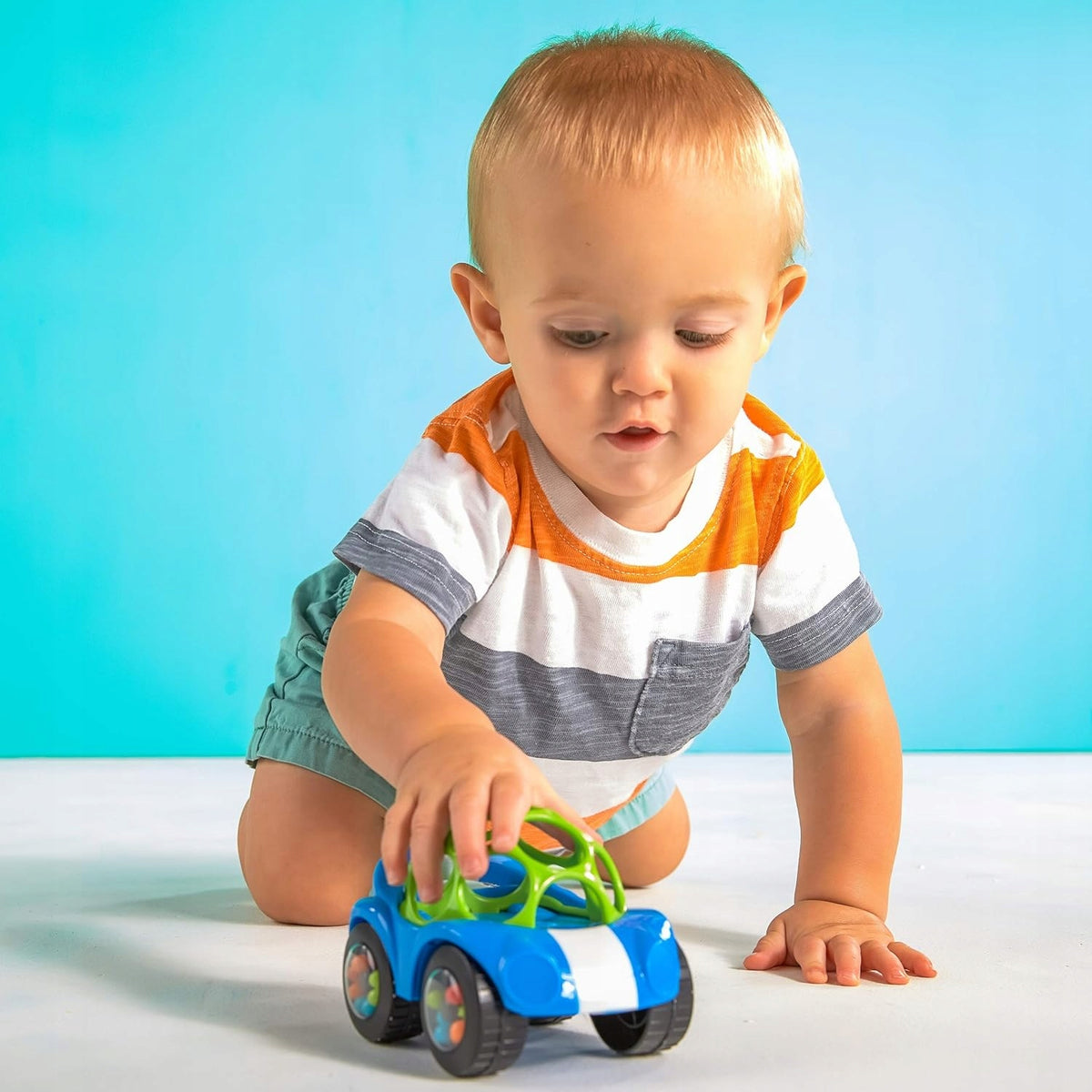 BRIGHT STARTS Oball Rattle & Roll Fahrzeug mit Rassel