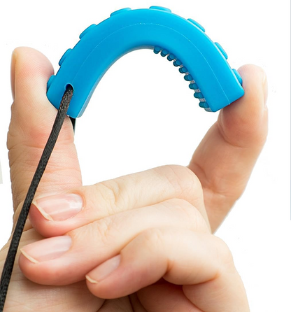 TILCARE Chew Chew Beißkette Beruhigungshalskette 1,8 x 6,4 cm BLAU
