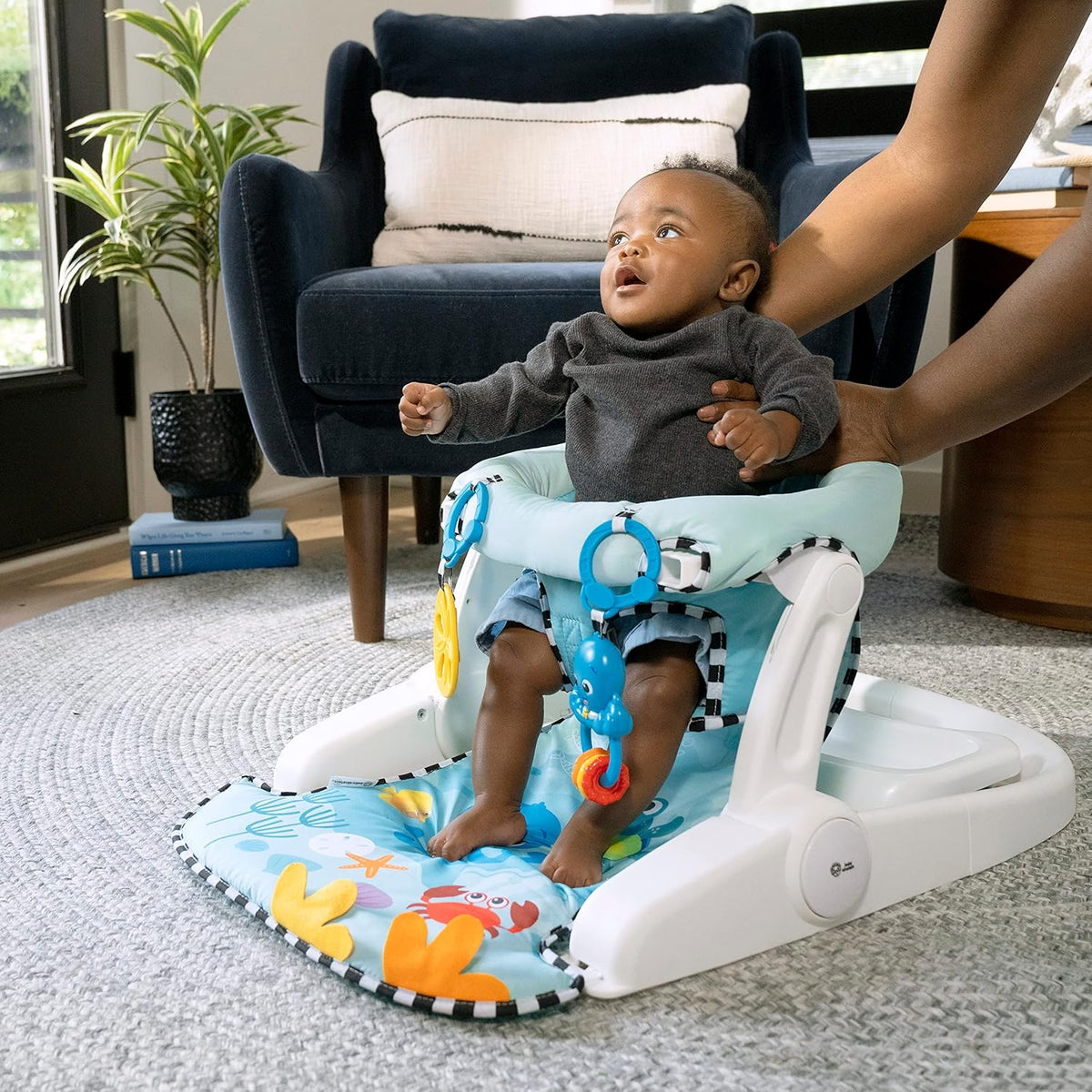 Baby Einstein Sea of Support 2-in-1-Sitz mit herausnehmbarer Ablage 4m+