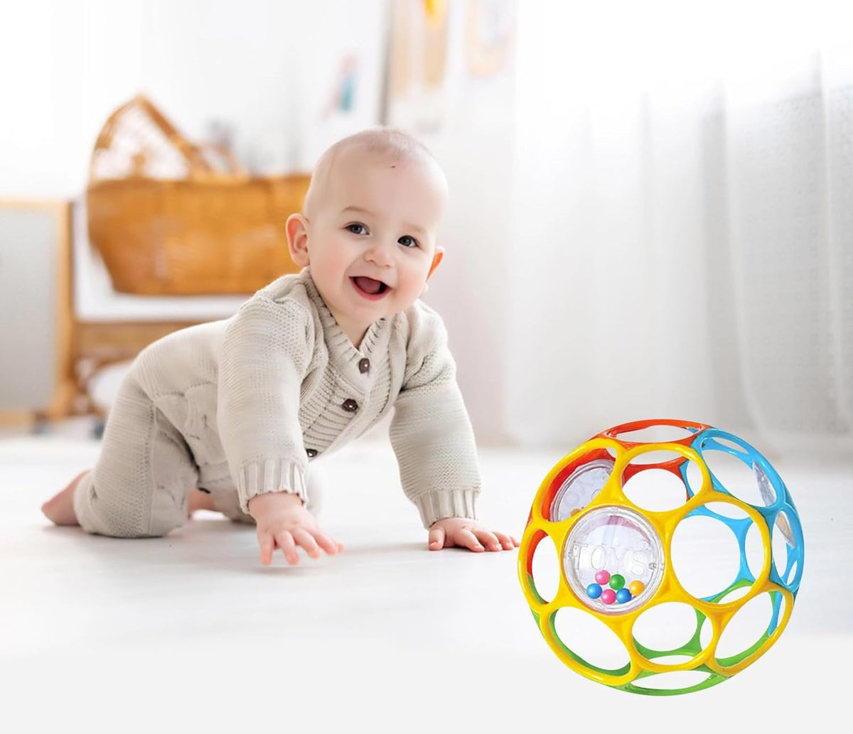 KIKUO Classic Ball Greifball-Beißring mit Rasseln, 11,5 cm