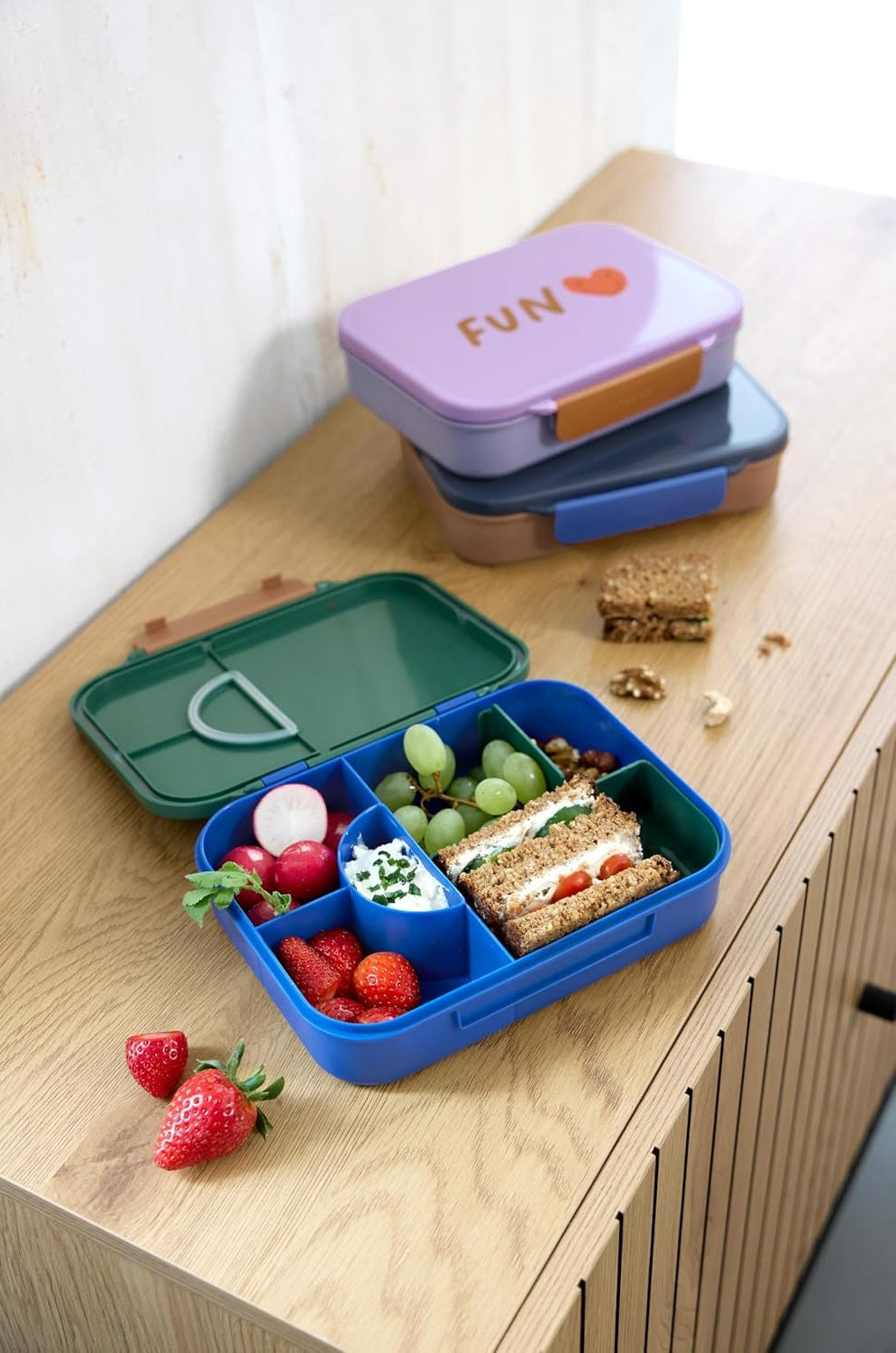 LÄSSIG Bento lunch box with compartments 17 × 21 cm Rainbow
